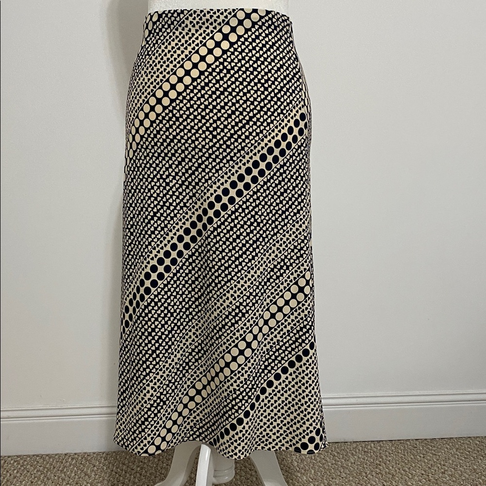 ❤️Ann Taylor Loft Dark Navy and Ivory Heart Print Skirt